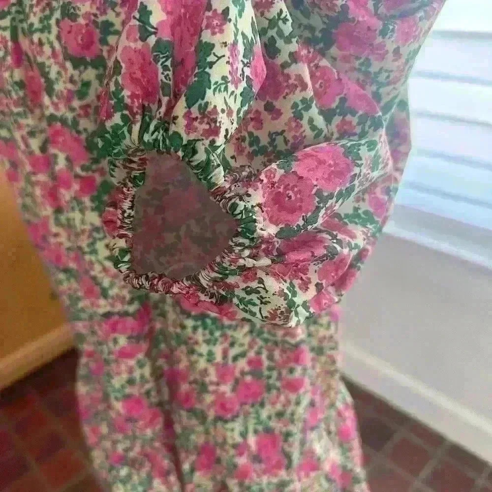BRACH BRACH Floral Swing Dress with Puff Sleeves and Button details - Size M - Picture 3 of 6